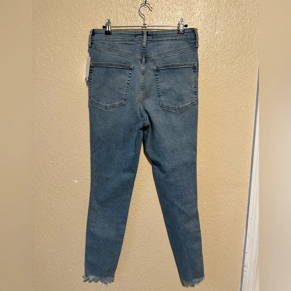 Free People We The Free Light Wash‎ Frayed Hem High-Rise Jeans Size 31
